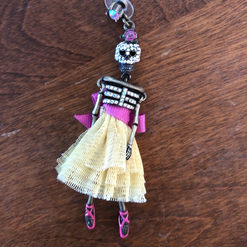 Betsey Johnson single earring